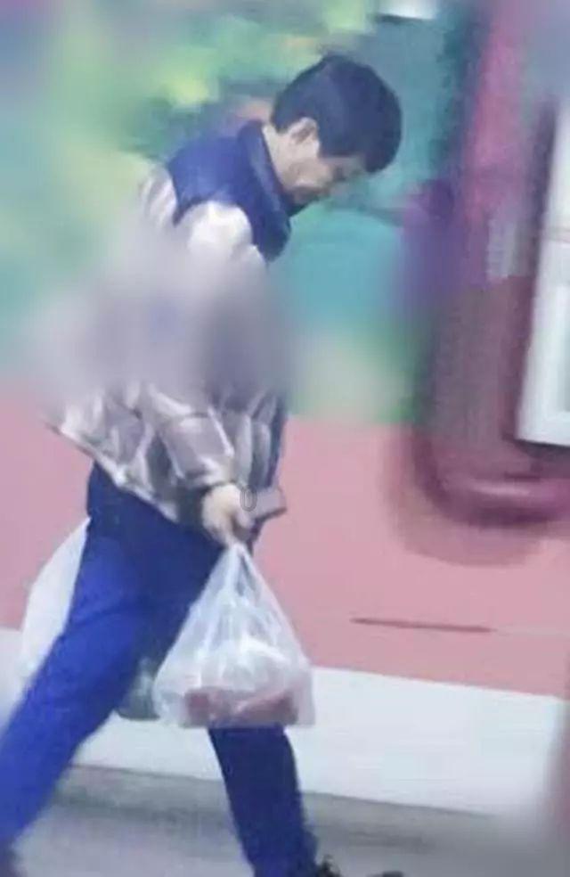 一个长为12厘米的长方形的面积比边长是12厘米的正方形面积少36平方厘米。这个长方的宽是多少厘米.游戏画面